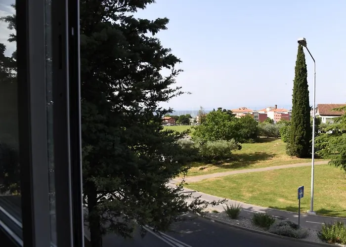 5 Min Walk To Beach, 2X Queen Bed, 2X Ac, Garage