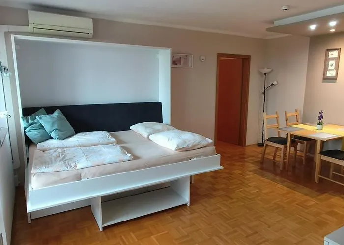 5 Min Walk To Beach, 2X Queen Bed, 2X Ac, Garage