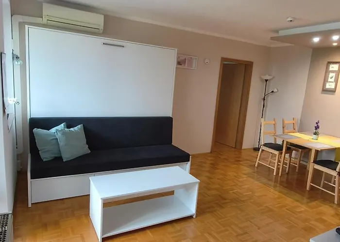 5 Min Walk To Beach, 2X Queen Bed, 2X Ac, Garage
