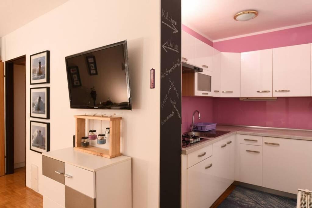 Apartment 5 Min Walk To Beach, 2x Queen Bed, 2x Ac, Garage *