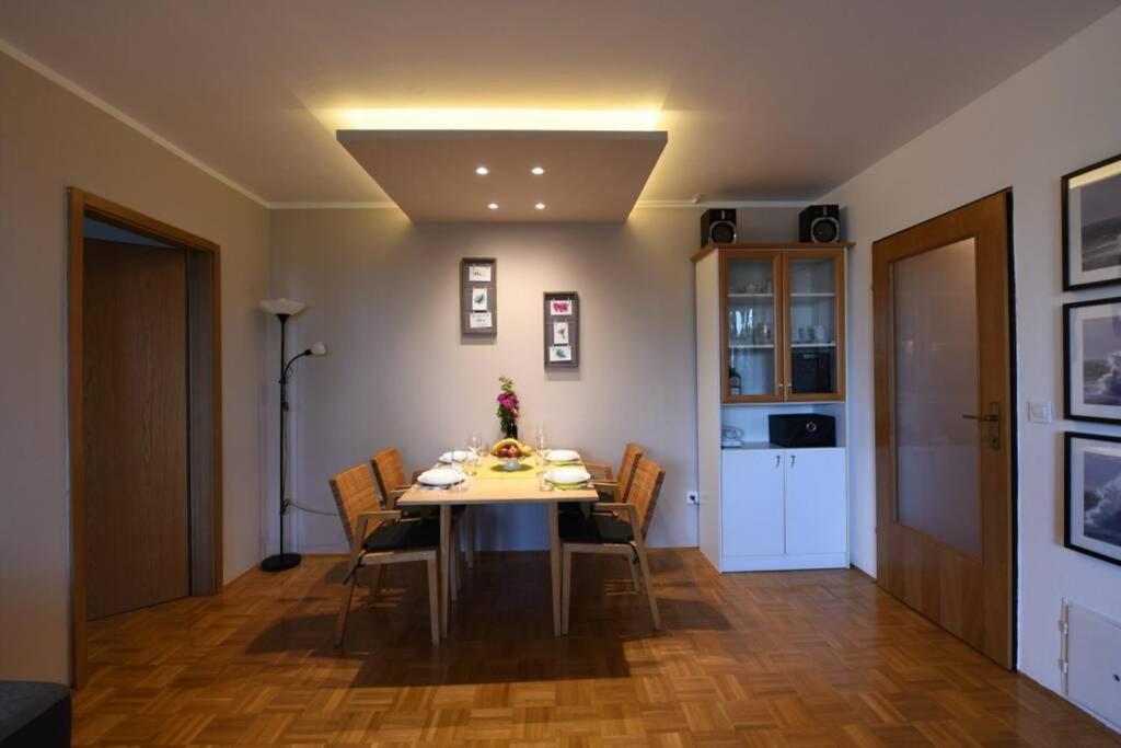 Apartment 5 Min Walk To Beach, 2x Queen Bed, 2x Ac, Garage *