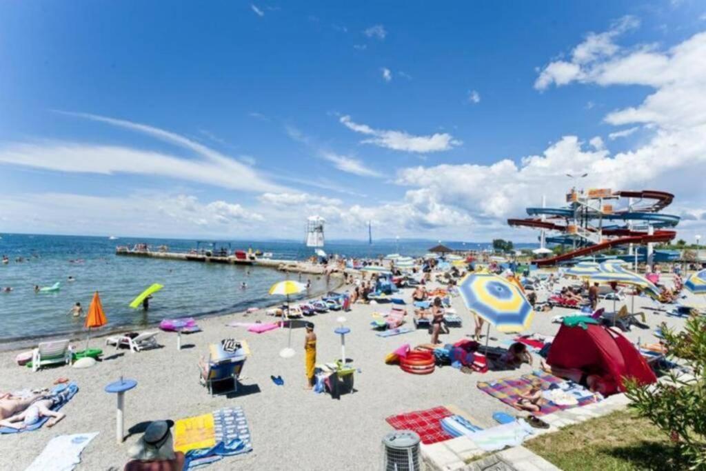 5 Min Walk To Beach, 2x Queen Bed, 2x Ac, Garage * Izola