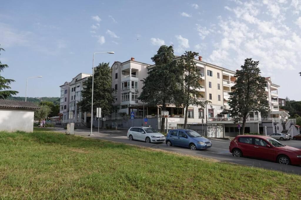 Apartment 5 Min Walk To Beach, 2x Queen Bed, 2x Ac, Garage Izola