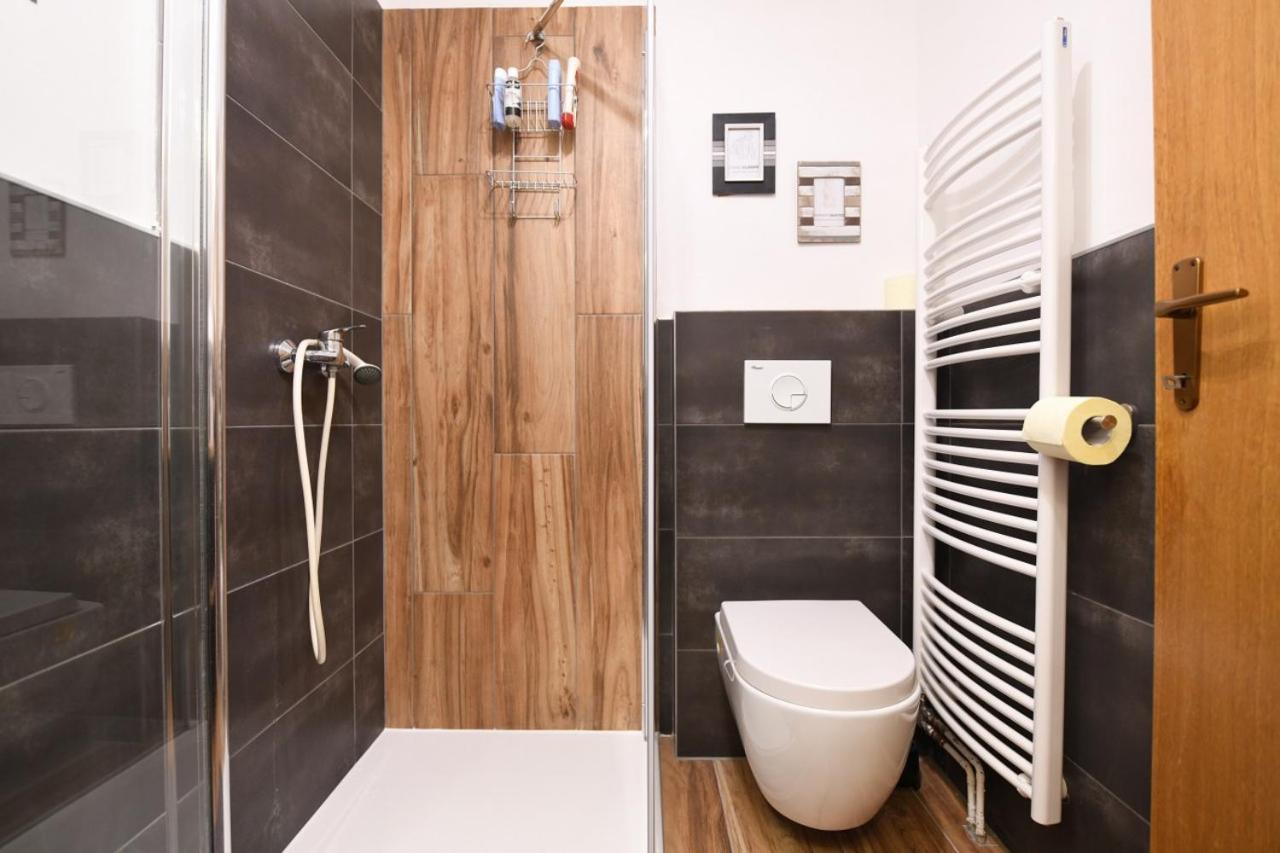 Apartment 5 Min Walk To Beach, 2x Queen Bed, 2x Ac, Garage Izola