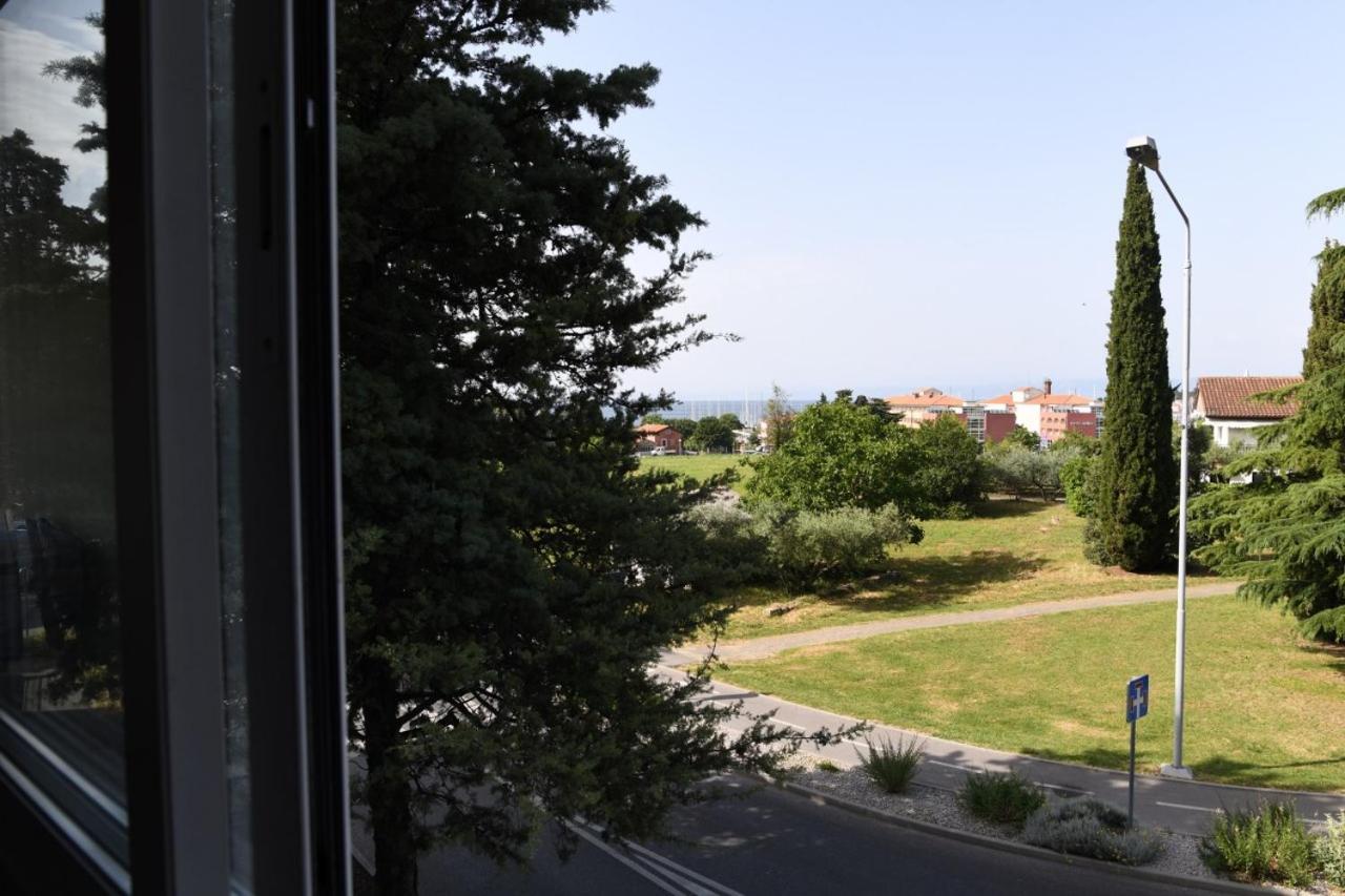 Apartment 5 Min Walk To Beach, 2x Queen Bed, 2x Ac, Garage
