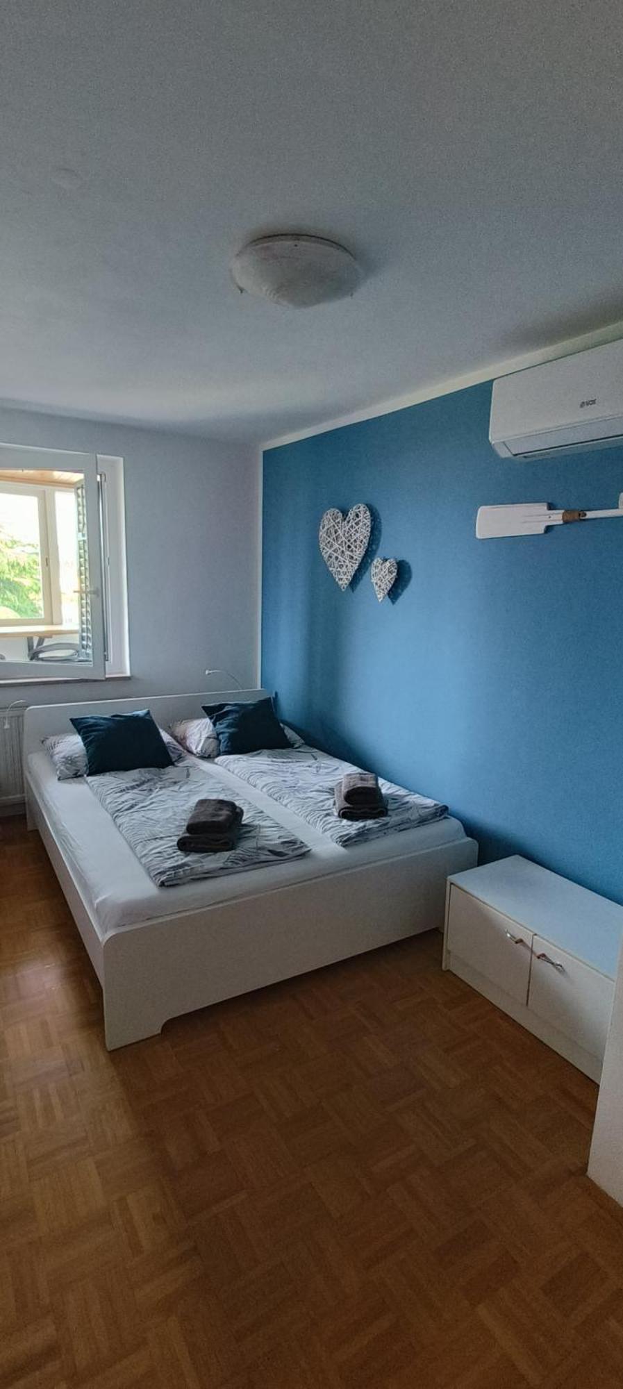 Apartment 5 Min Walk To Beach, 2x Queen Bed, 2x Ac, Garage