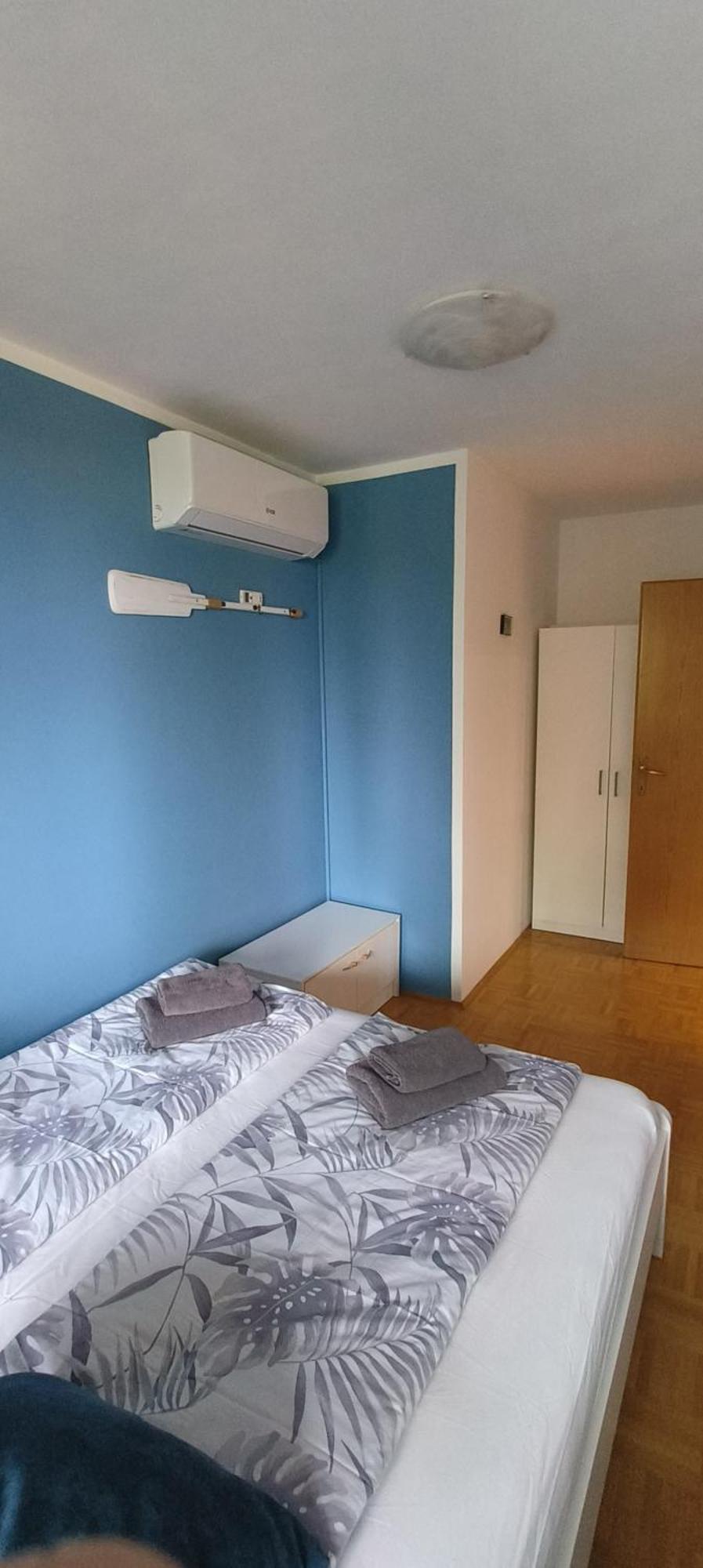 Apartment 5 Min Walk To Beach, 2x Queen Bed, 2x Ac, Garage *