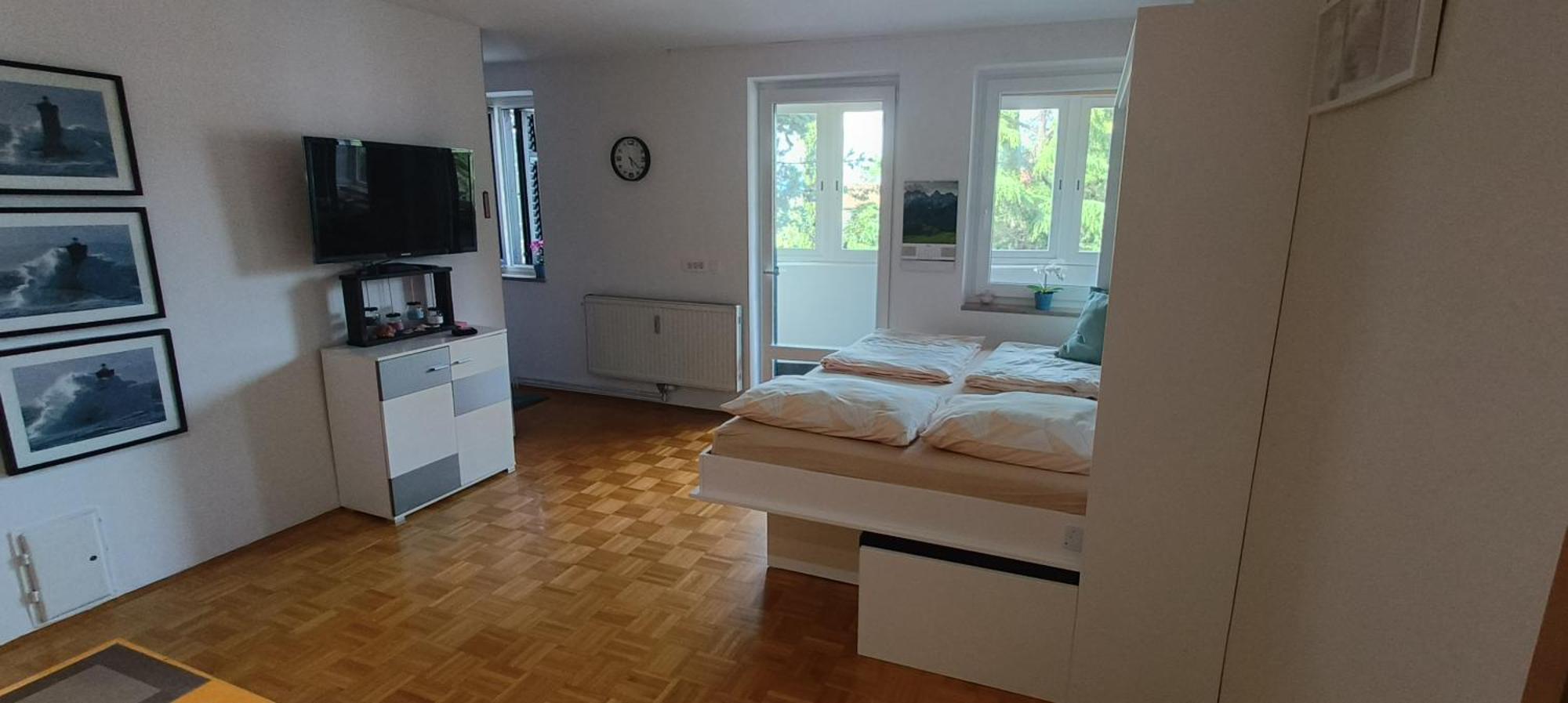 5 Min Walk To Beach, 2x Queen Bed, 2x Ac, Garage Apartment *