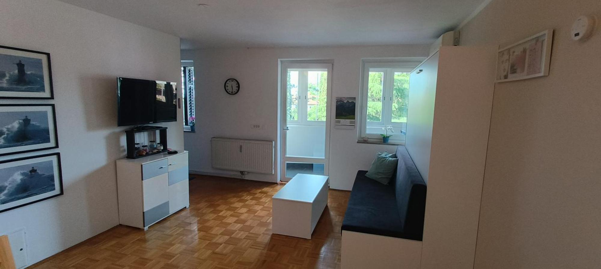 5 Min Walk To Beach, 2x Queen Bed, 2x Ac, Garage Apartment Izola