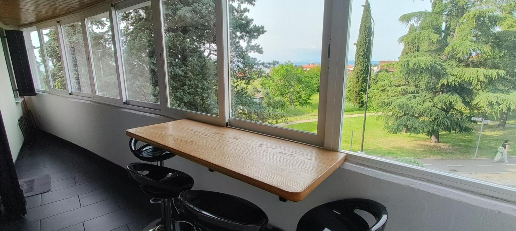 5 Min Walk To Beach, 2x Queen Bed, 2x Ac, Garage Apartment